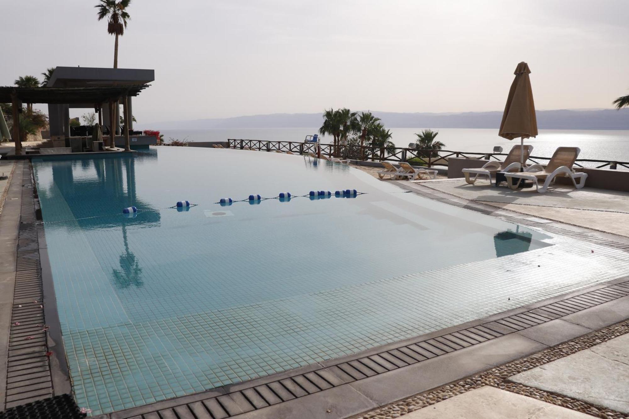 O Beach Hotel & Resort Sweimeh Экстерьер фото