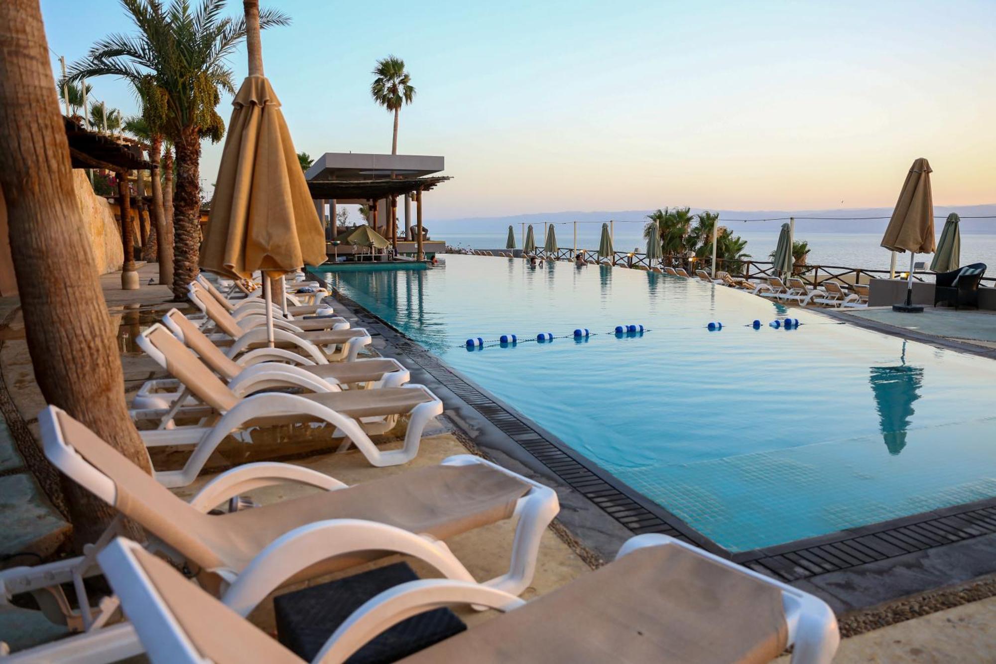 O Beach Hotel & Resort Sweimeh Экстерьер фото
