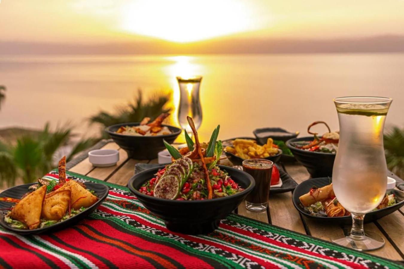O Beach Hotel & Resort Sweimeh Экстерьер фото